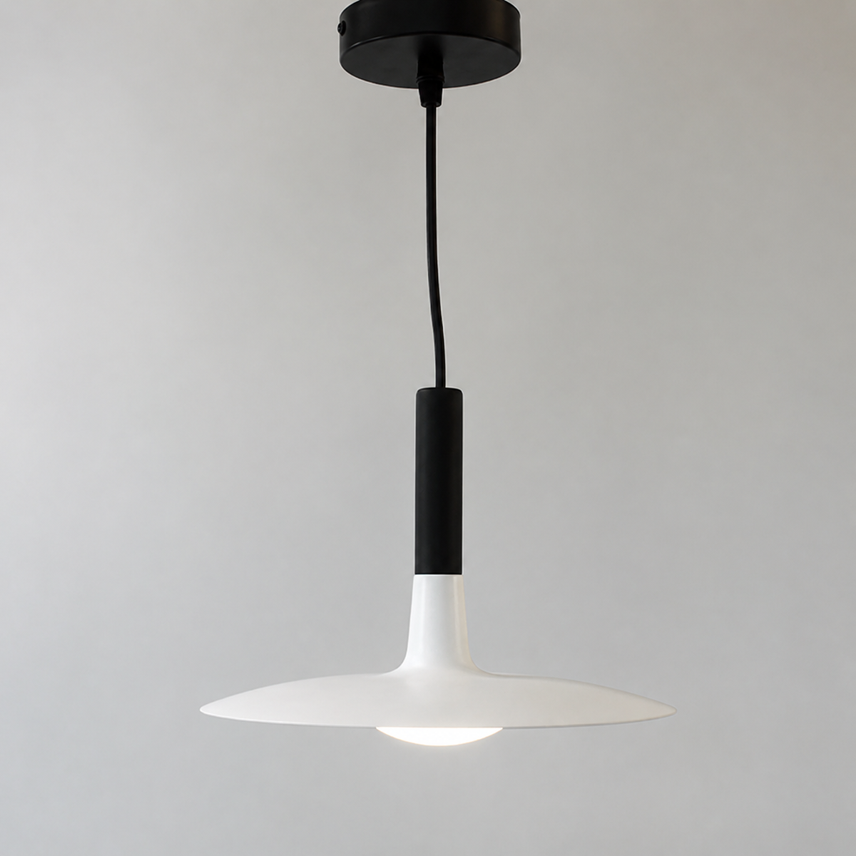 Світильник підвісний чорно-білий H - 180 cm D - 25 cm Led 7,5W 3000K Black + White Hood 260866-100008521