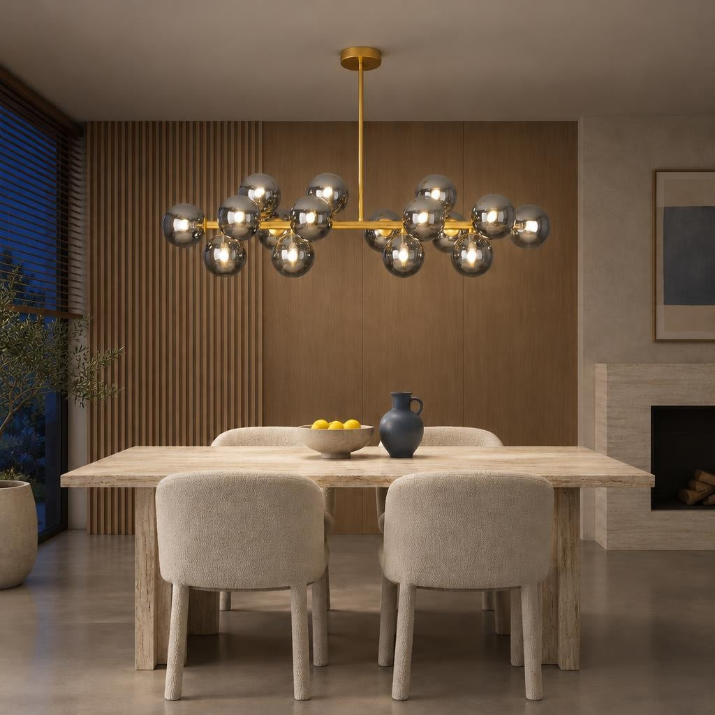 Візуалізація увечері: Видовжена люстра на стрижні з багатьма скляними плафонами # Колір корпусу_Золотий # Колір плафона_Чорний