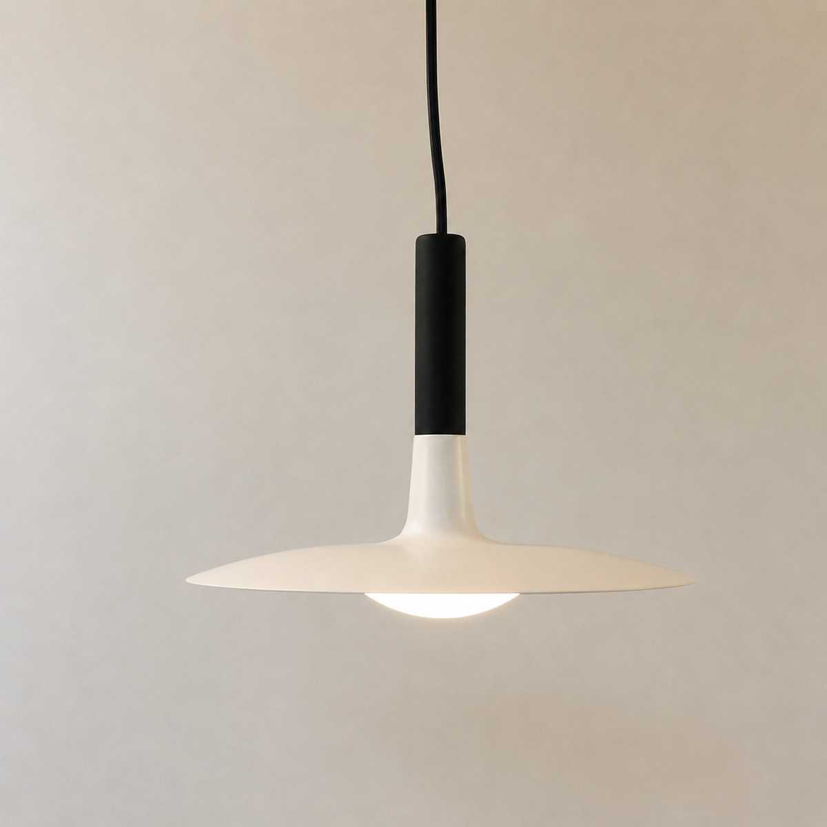 Світильник підвісний чорно-білий H - 180 cm D - 25 cm Led 7,5W 3000K Black + White Hood 260866-100008521