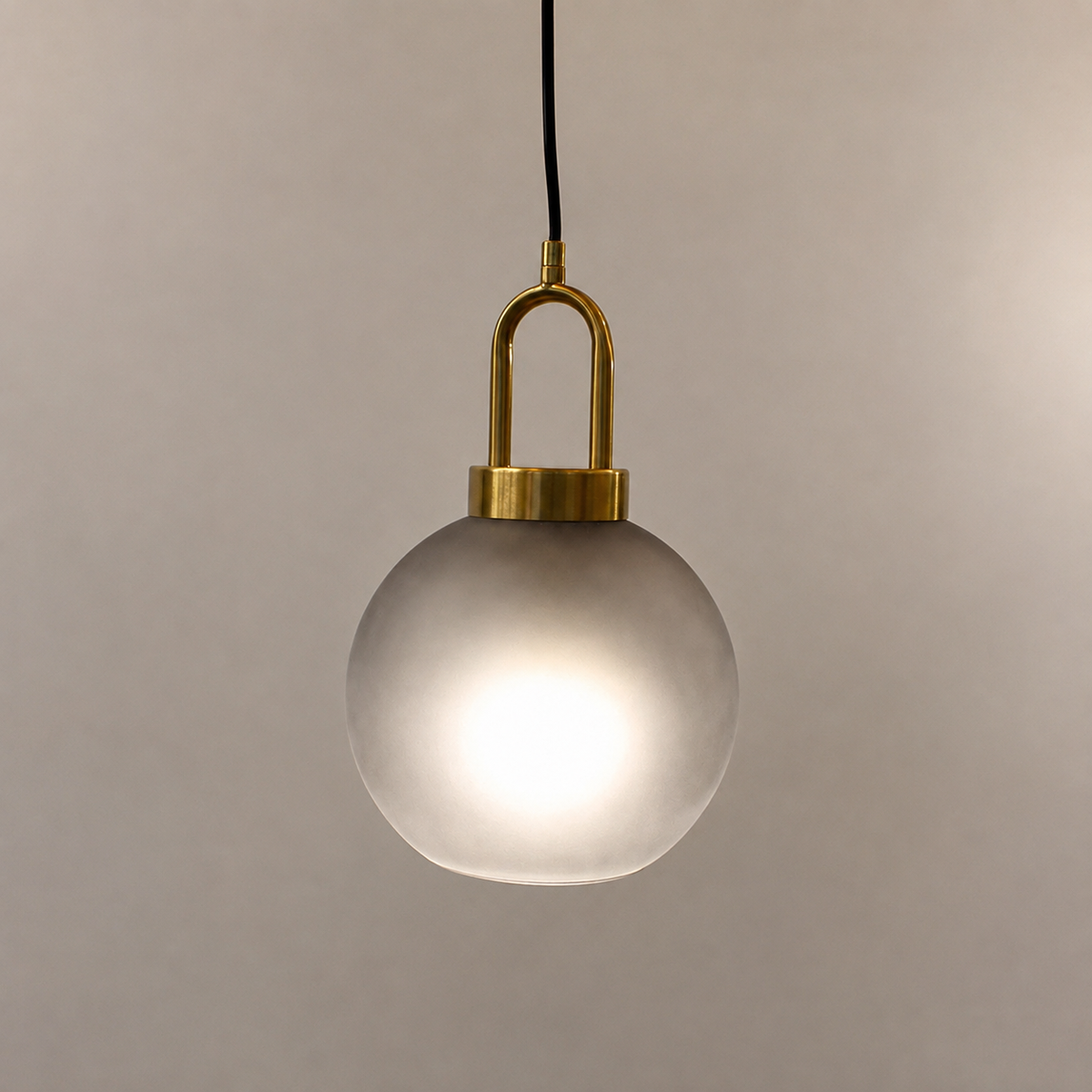 Світильник підвісний золотий з димчастим круглим плафоном D - 18 cm E27 Gold + Smoke Poise ball 260866-100008529