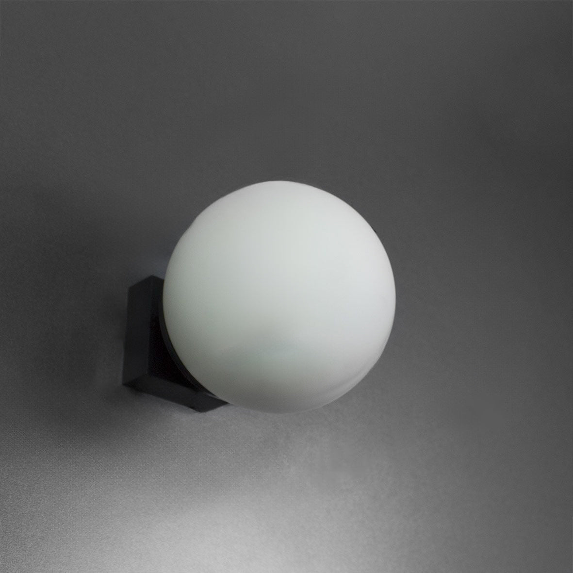 Бра Balls D-13 см Е14*1 Black + White 240444-100003216