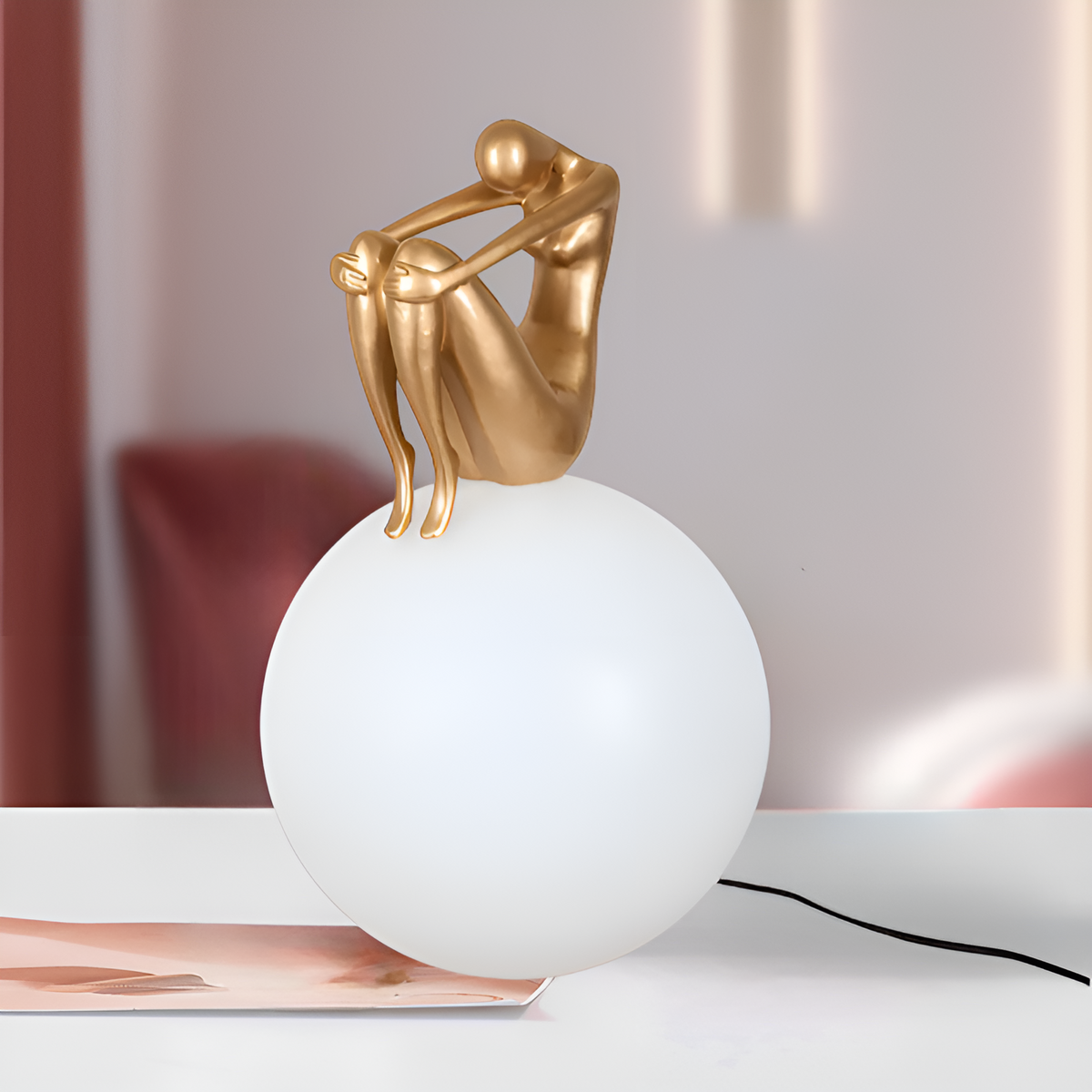 Настільна лампа Abstract Character у 2-х розмірах Е27 Gold 250431-100004396