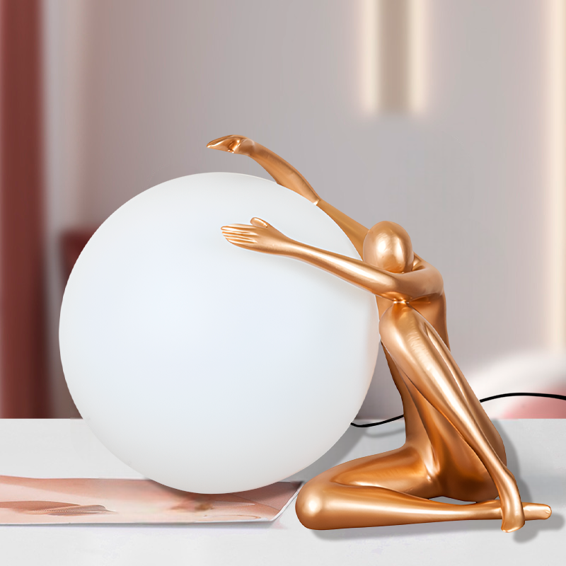 Настільна лампа Abstract Character у 2-х розмірах Е27 Gold 250431-100004389