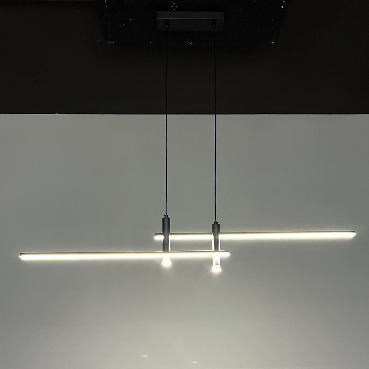Підвісна люстра чорна лінійна з пультом L-120 cm Н-25-150 cm Led 31W Black + Silver Long slim twice Linear 240258-100003051