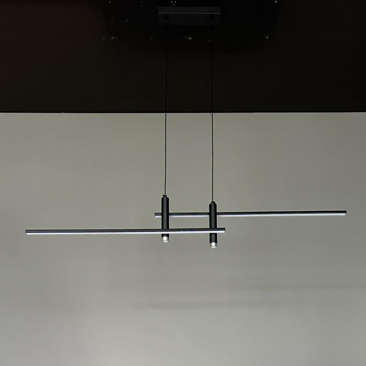 Підвісна люстра чорна лінійна з пультом L-120 cm Н-25-150 cm Led 31W Black + Silver Long slim twice Linear 240258-100003051